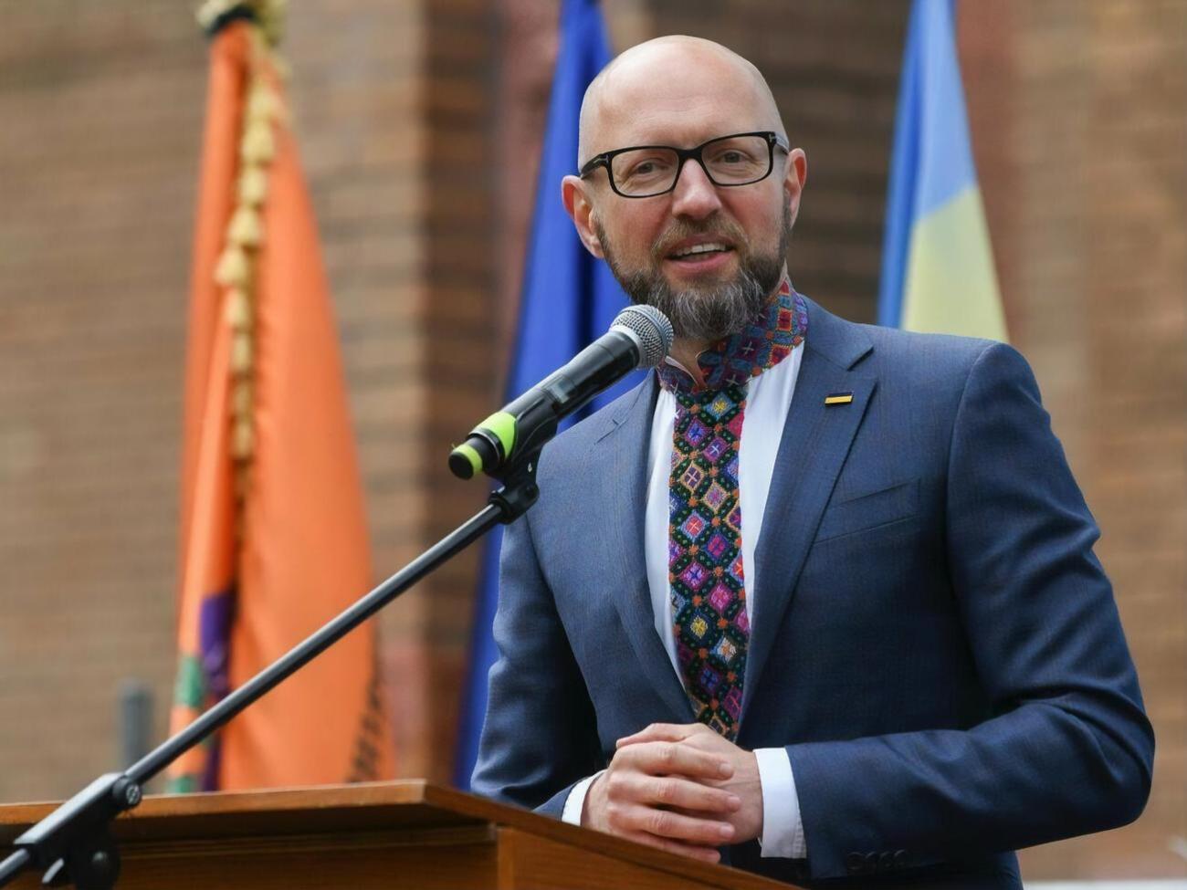 Яценюк вважає, що Захід не має права "заморожувати Україну"