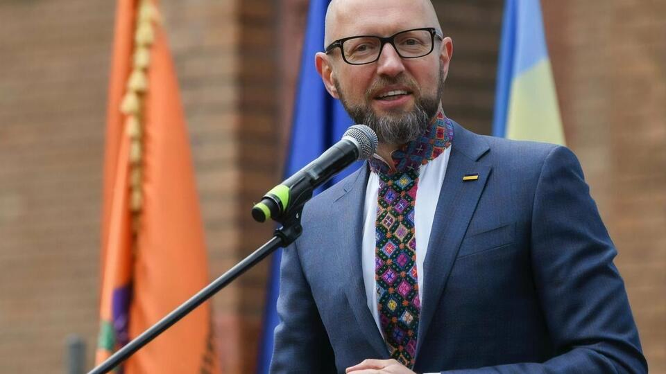 Яценюк вважає, що Захід не має права "заморожувати Україну"