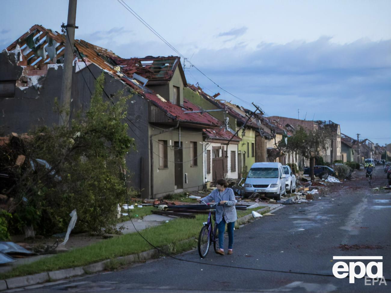 Руйнівний торнадо пронісся по північному заходу Чехії 24 червня