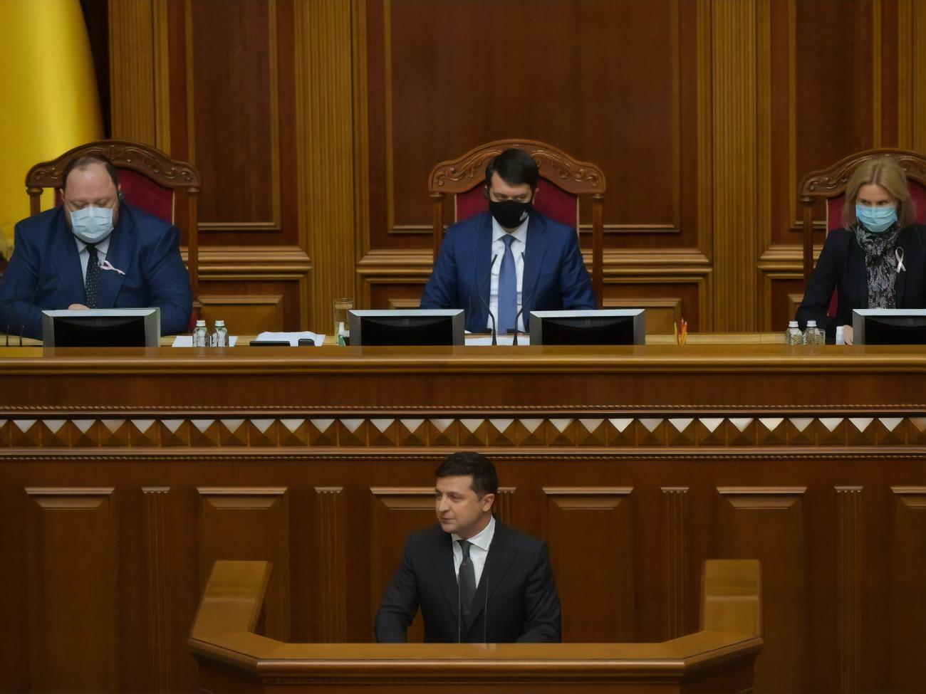 Зеленский выступил в Раде с речью, посвященной 25-летию принятия Конституции Украины