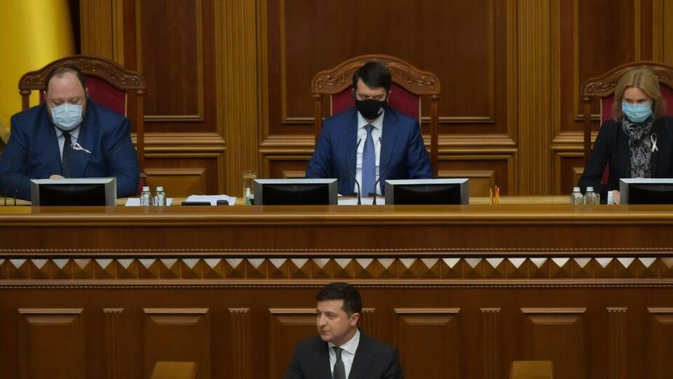 Зеленський виступив у Раді з промовою, присвяченою 25-річчю ухвалення Конституції України