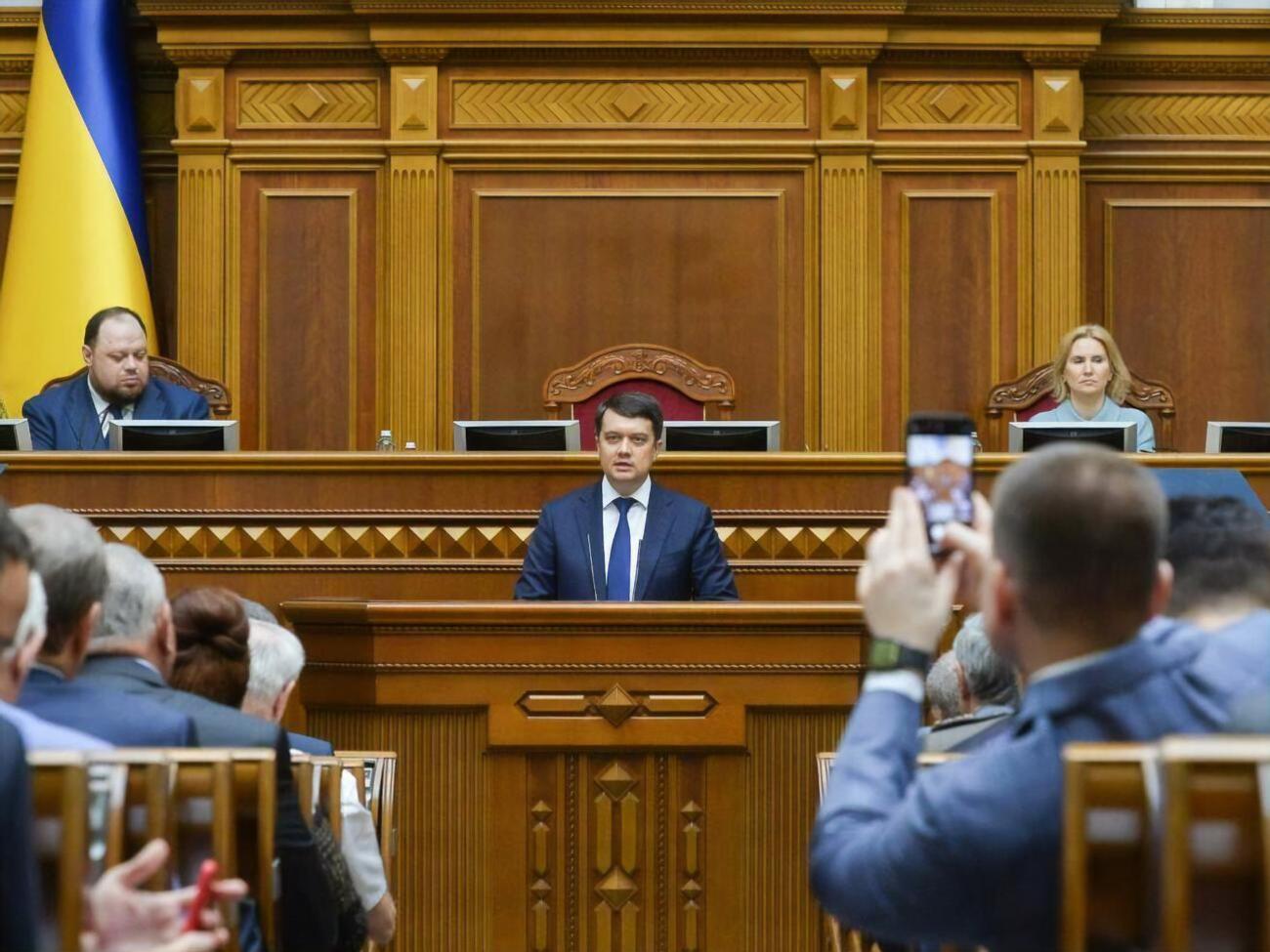 Разумков назвав актуальним питання внесення змін до Конституції