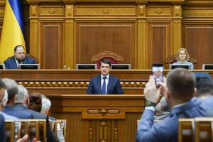 Разумков назвав актуальним питання внесення змін до Конституції