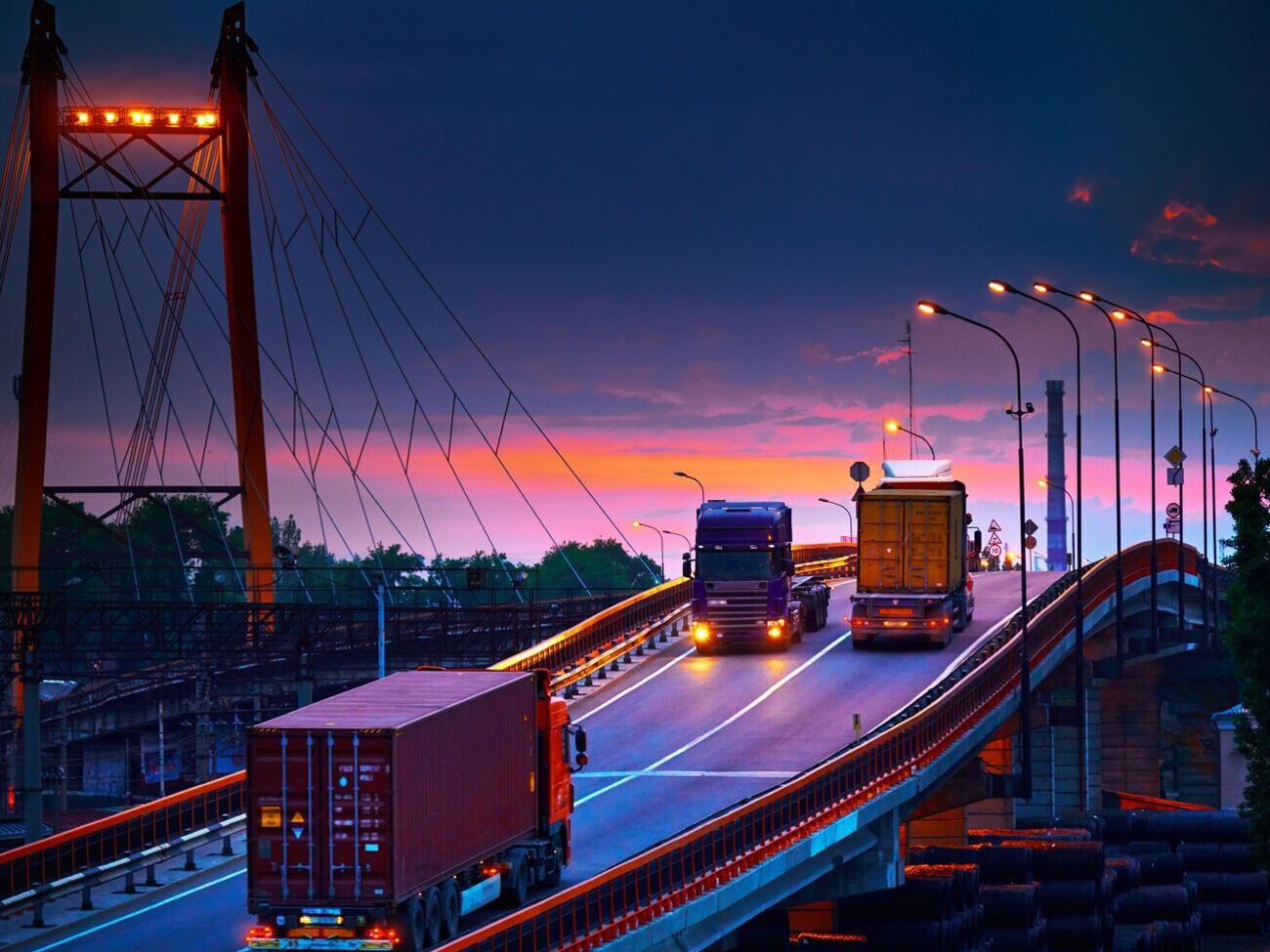 Закон встановлює відповідальність вантажовідправника і посилює відповідальність автоперевізників