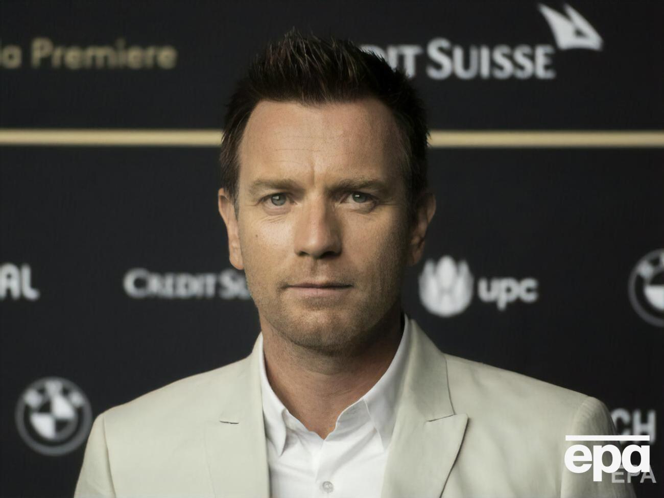 Помимо новорожденного сына, у Макгрегора есть четыре дочки: две биологические – Мэри и Эстер – и две приемные – Джамиян и Анук