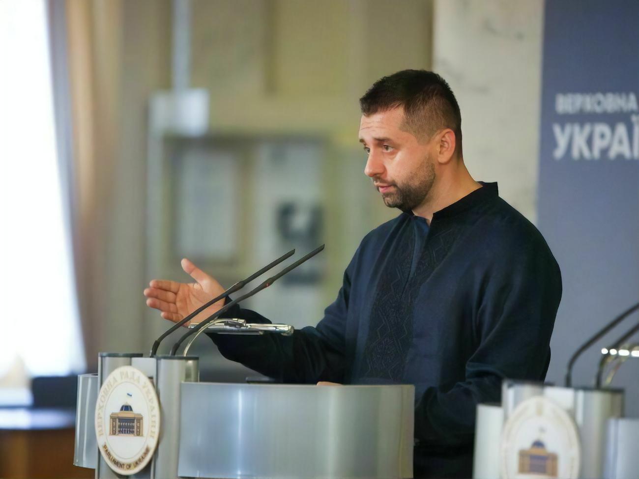 На запитання Арахамії відповіли його колеги по фракції