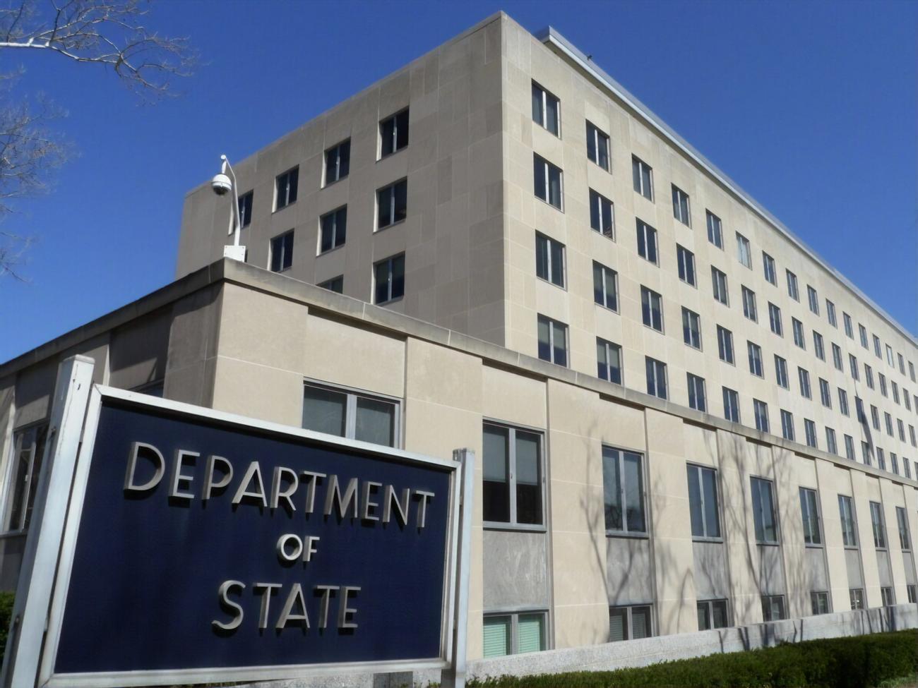 Американские дипломаты с августа прекратят предоставлять в России&nbsp;консульские услуги