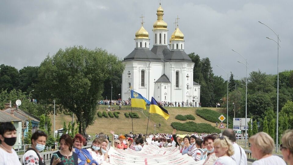 Рекордний рушник створювало понад 200 людей