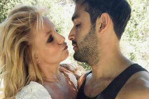 Спирс и Ашгари вместе с 2016 года