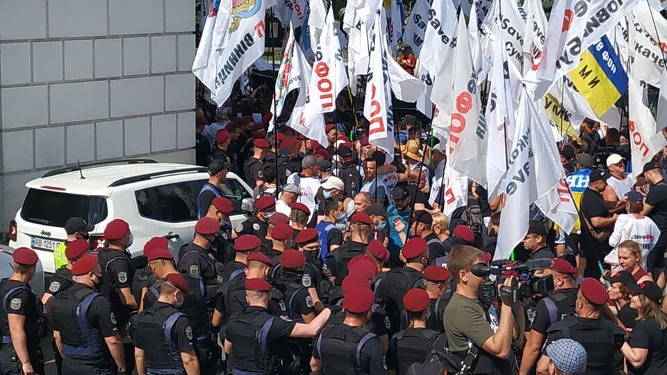 Протестующие хотели пройти к Офису президента Украины
