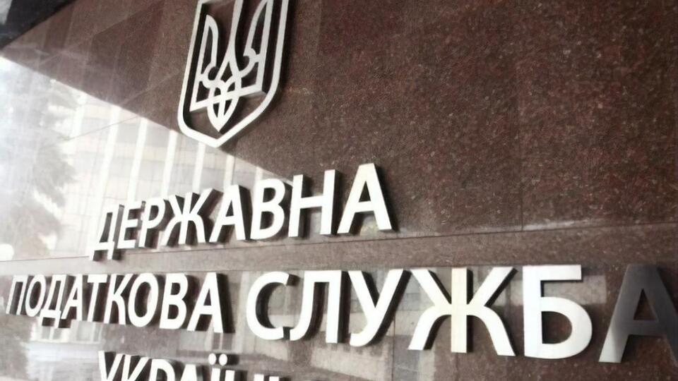 Служащие ГНС очень неохотно вносят изменения в систему регистрации налоговых накладных, отметил доцент кафедры уголовного права и криминологии в Университете государственной фискальной службы Украины