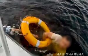 Сотрудники речной полиции Киева увидели падение во время патрулирования