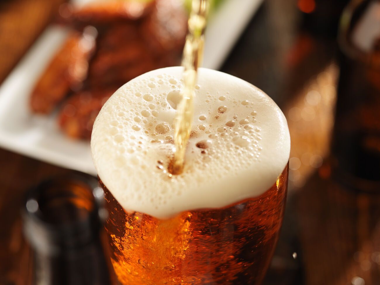 Если к 4 июля будет вакцинировано 70% американцев,&nbsp;пивоваренная компания&nbsp;в США пообещала бесплатное пиво участникам акции