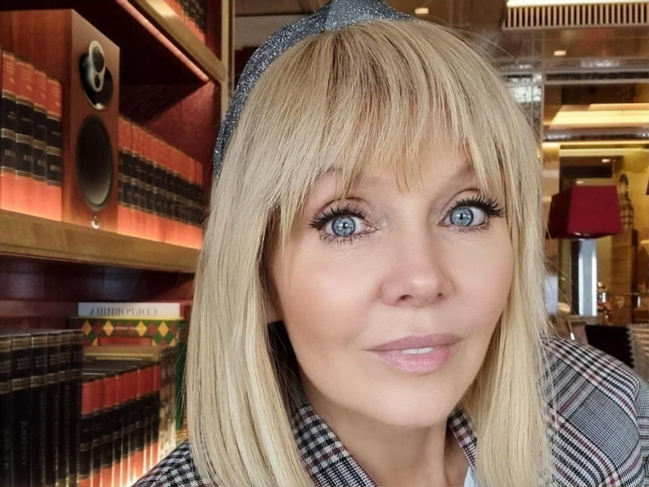 Валерия:&nbsp;Срочно начинаем обсуждать аксессуар на пиджаке