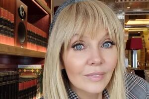 Валерия: Срочно начинаем обсуждать аксессуар на пиджаке