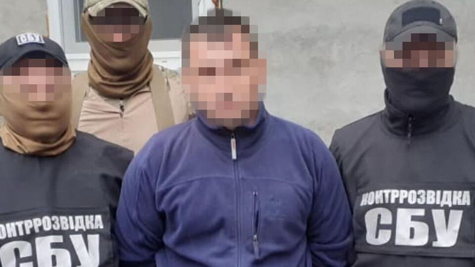 За даними СБУ, затриманий агент збирав інформацію про переміщення особового складу і військової техніки в районі проведення ООС