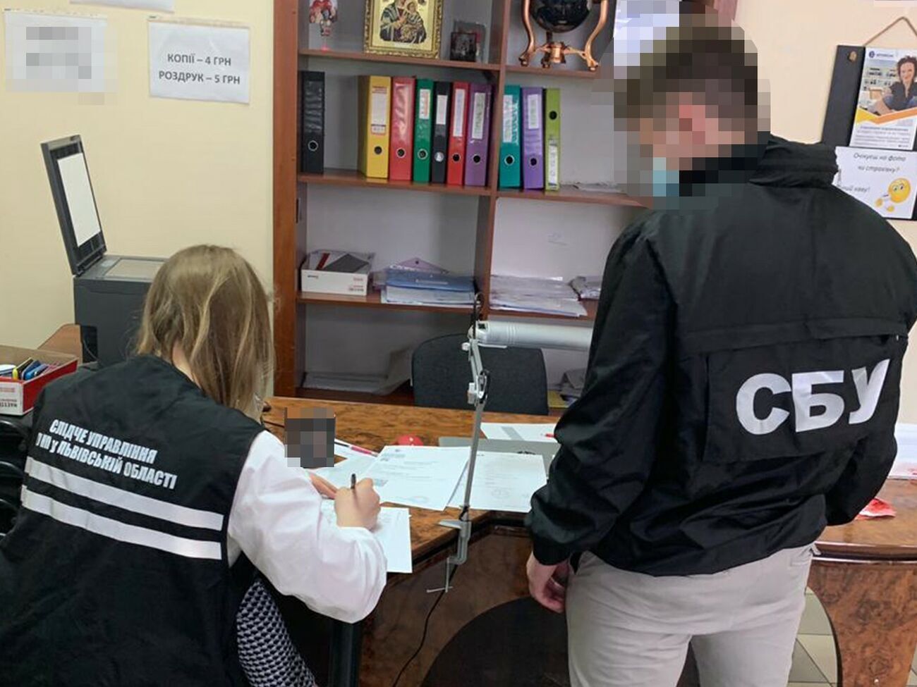 СБУ вилучила офіційну документацію, фальшиві довідки про результати ПЛР-тестів і підроблені печатки
