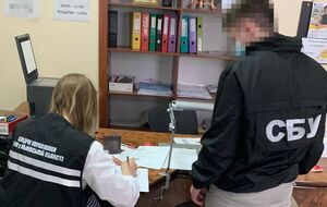 СБУ вилучила офіційну документацію, фальшиві довідки про результати ПЛР-тестів і підроблені печатки