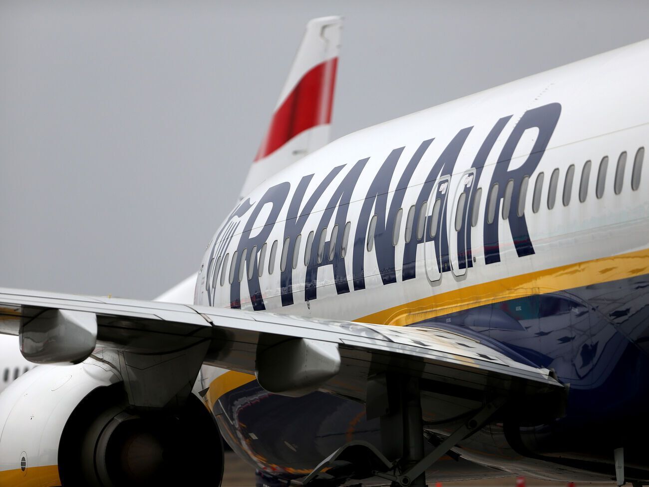 Самолет Ryanair, летевший из Афин в Вильнюс, совершил экстренную посадку в Минске 23 мая