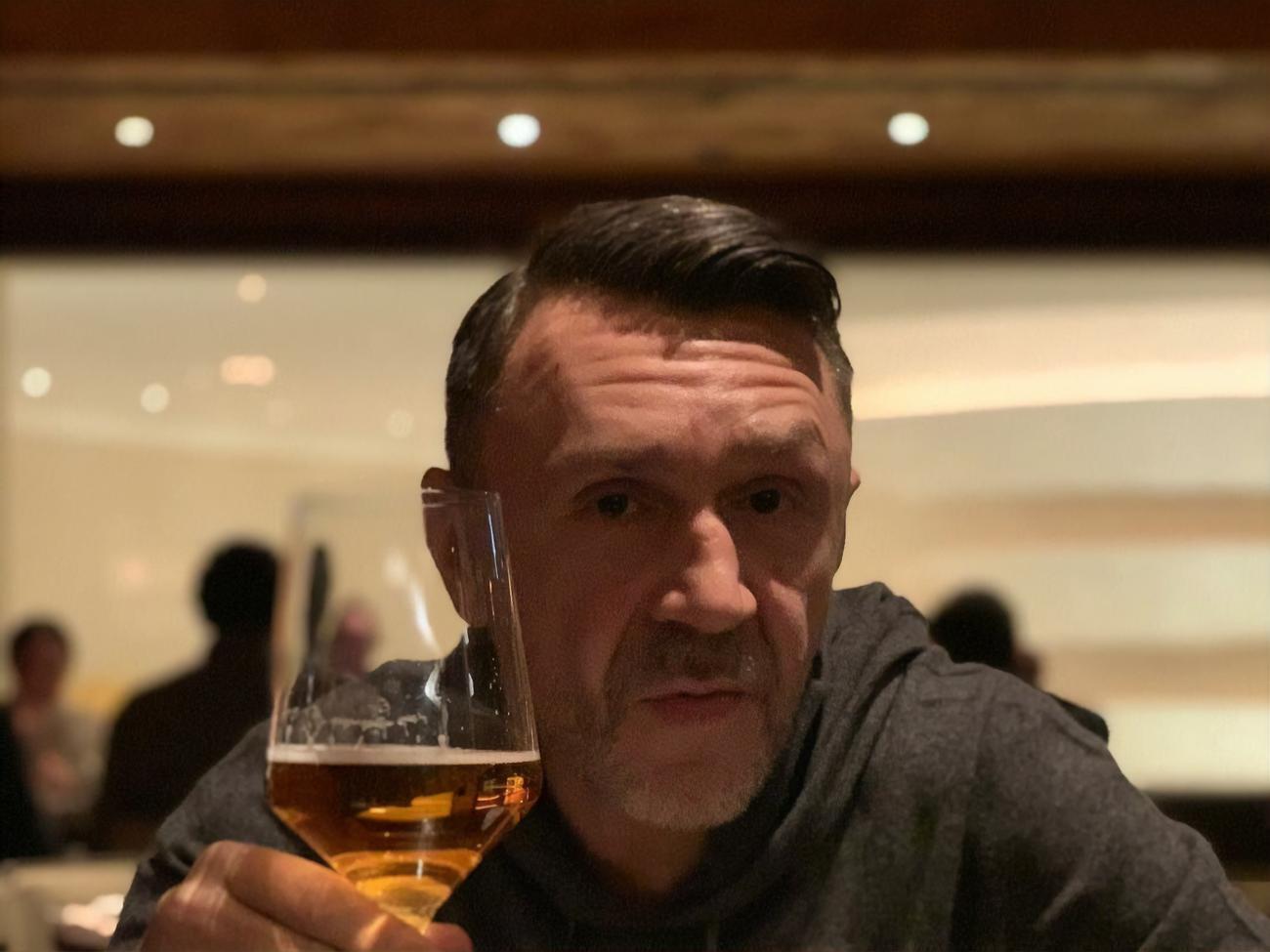 Від попередніх стосунків у Шнурова є дорослі донька й син