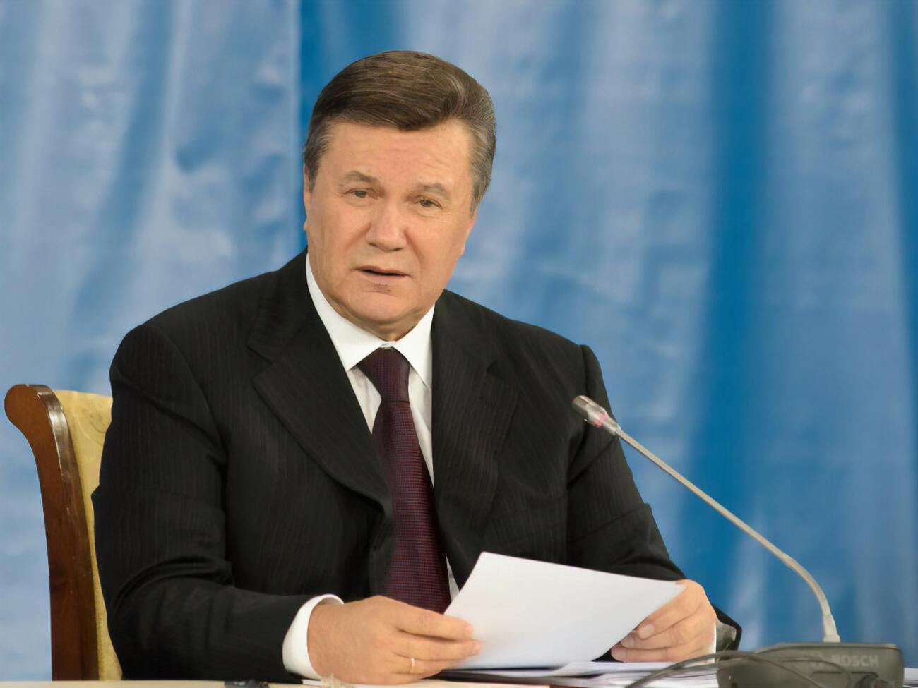 В 2010 году Янукович инициировал возврат к Конституции в редакции 1996 года, которая существенно расширила его полномочия