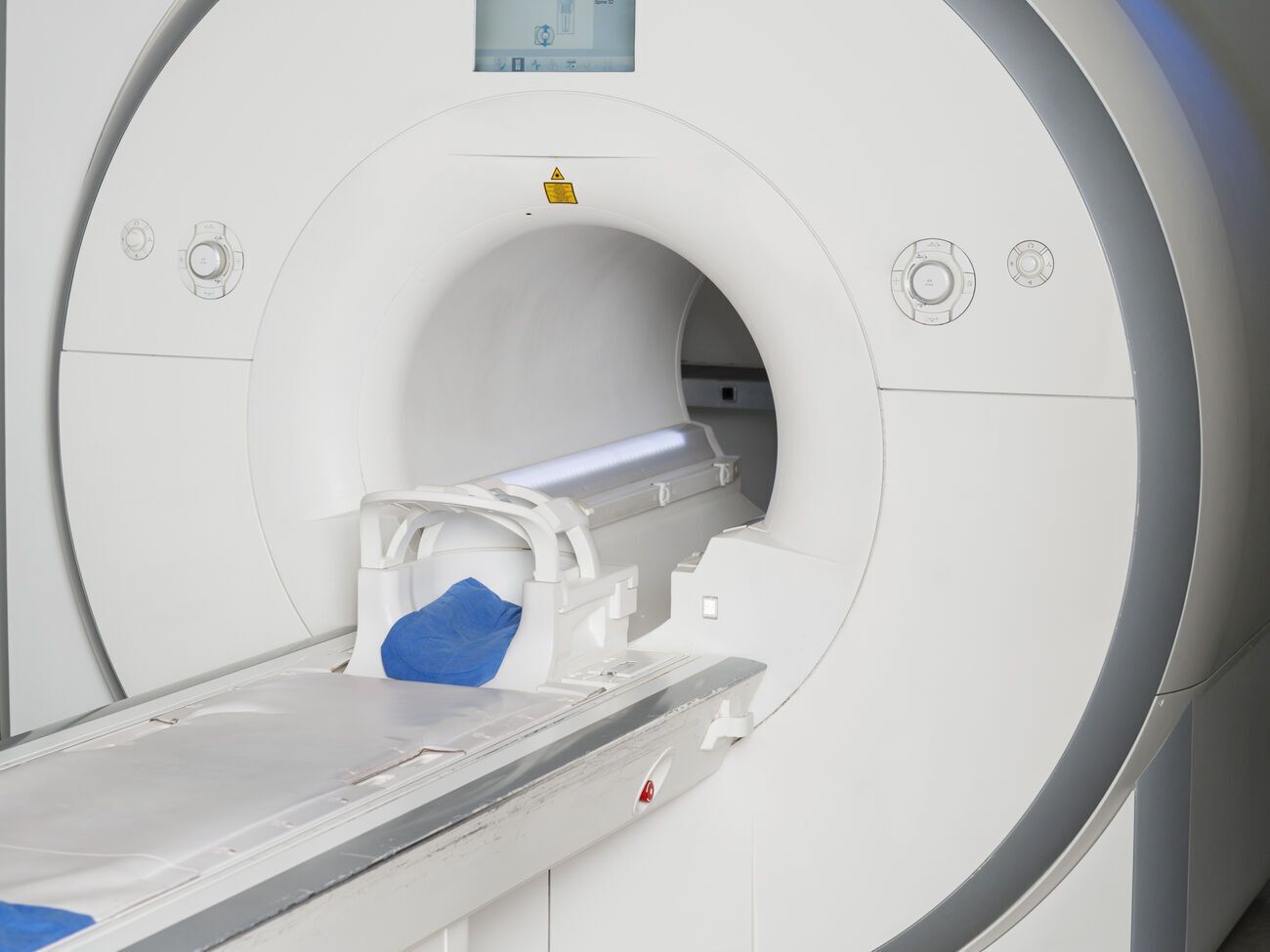 В результате происшествия поврежден аппарат МРТ, стоимость которого превышает $100 тыс.