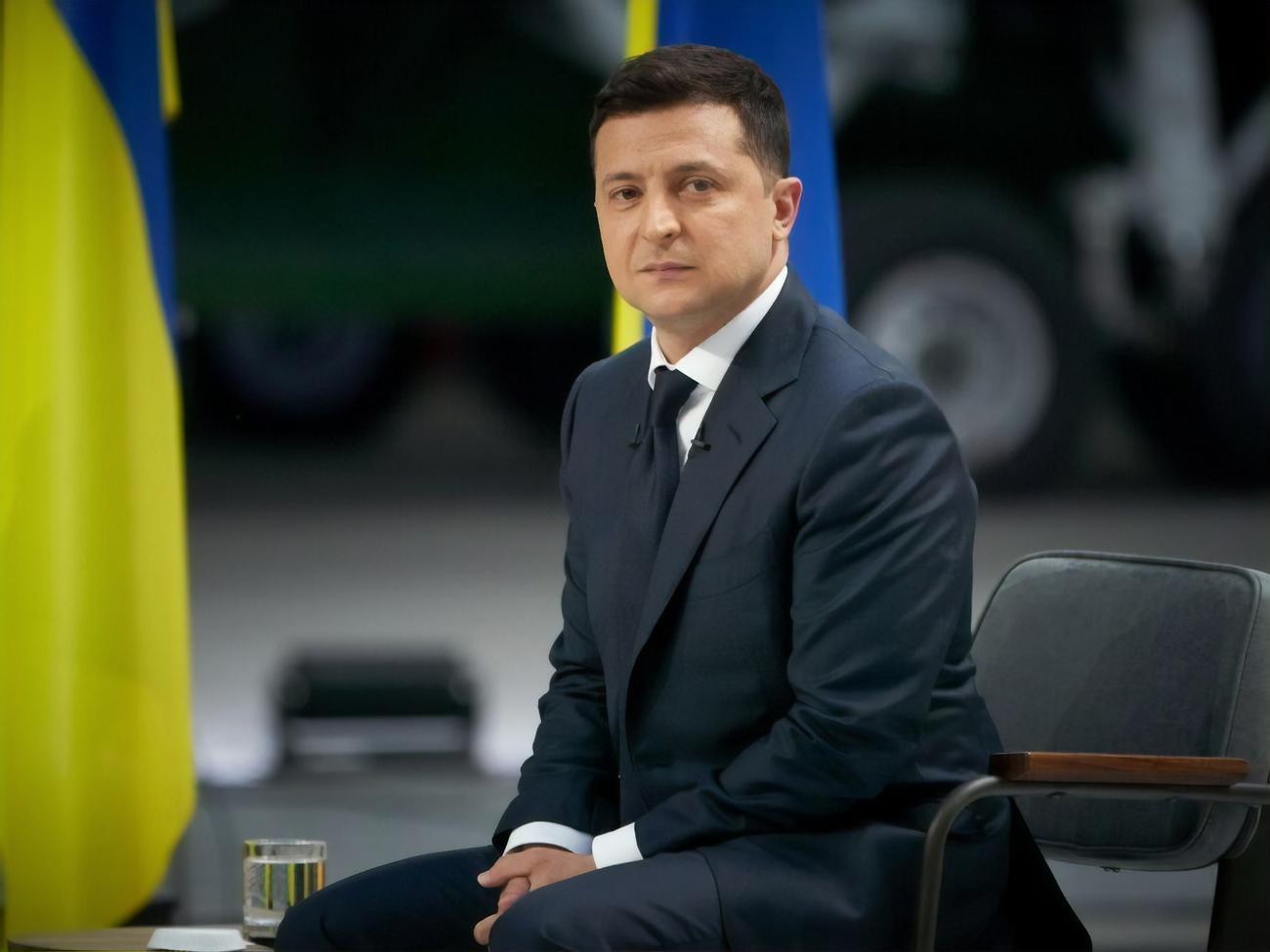 Зеленський запропонував виключити з ухваленого парламентом проєкту пункт про внесення змін до закону про КСУ