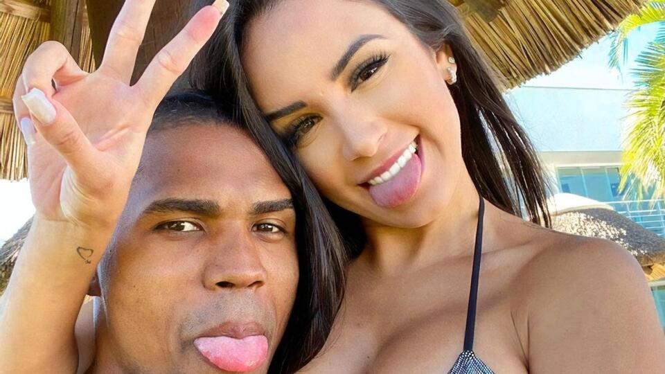 Новоиспеченные муж и жена Дуглас Коста и Наталия Фелиш