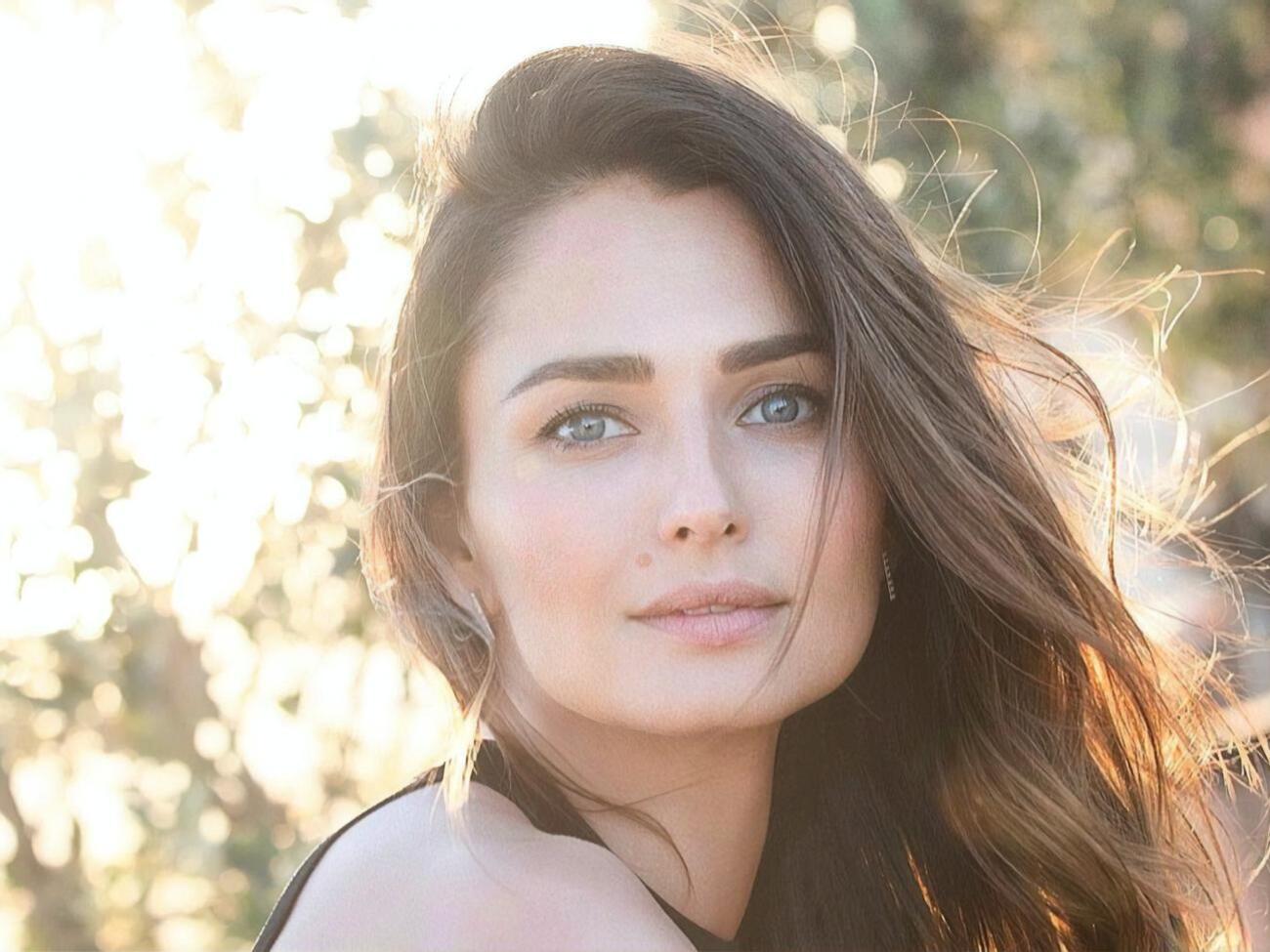 Анна Сафрончик в свое время выиграла конкурс красоты "Мисс Тоскана" и заняла четвертое место в конкурсе "Мисс Италия"