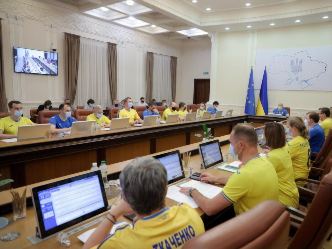 Победы сборной Украины по футболу объединяют страну, отметил на заседании Кабмина Шмыгаль