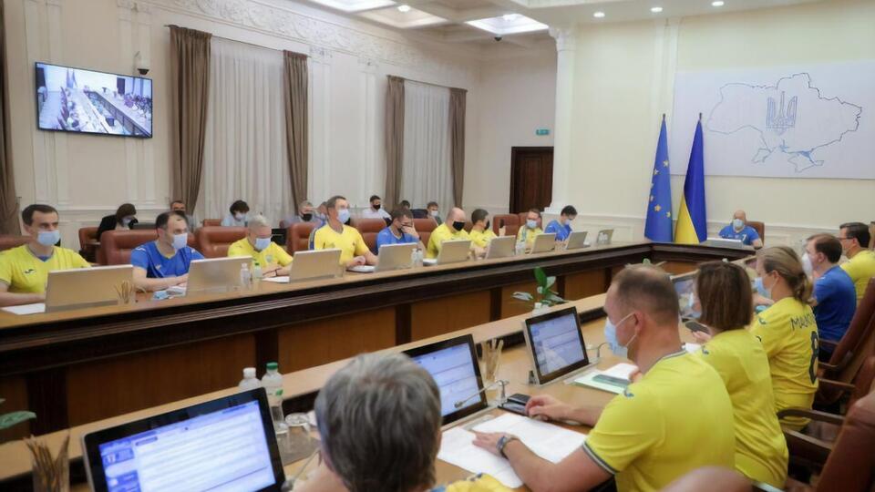 Победы сборной Украины по футболу объединяют страну, отметил на заседании Кабмина Шмыгаль