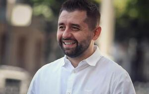 На выигрыш политик угостил пивом всех присутствовавших в пабе