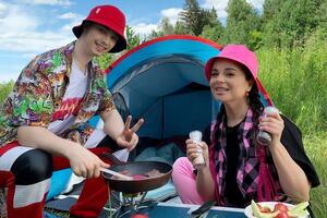 Корольова із сином відпочиває на дачі