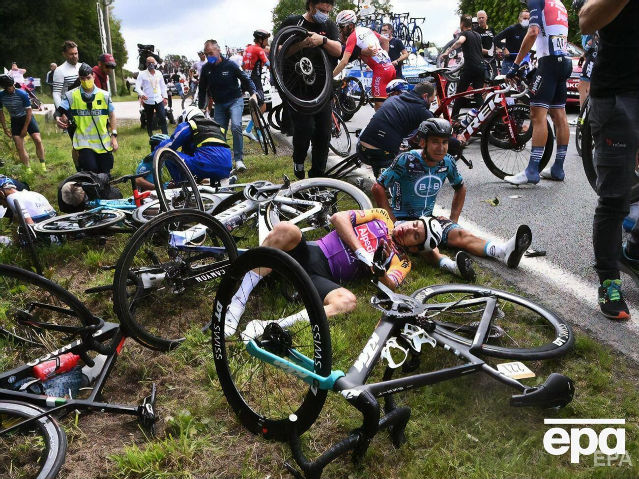 Болельщице, из-за которой произошло массовое падение спортсменов, грозит до одного года тюрьмы и &euro;15 тыс. штрафа