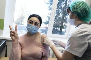 Вакцинація в Україні стартувала 24 лютого