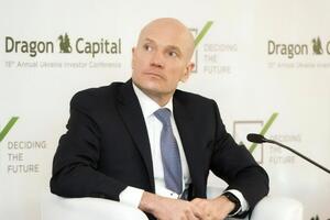 Фиала заявил, что хочет держать дистанцию от политики