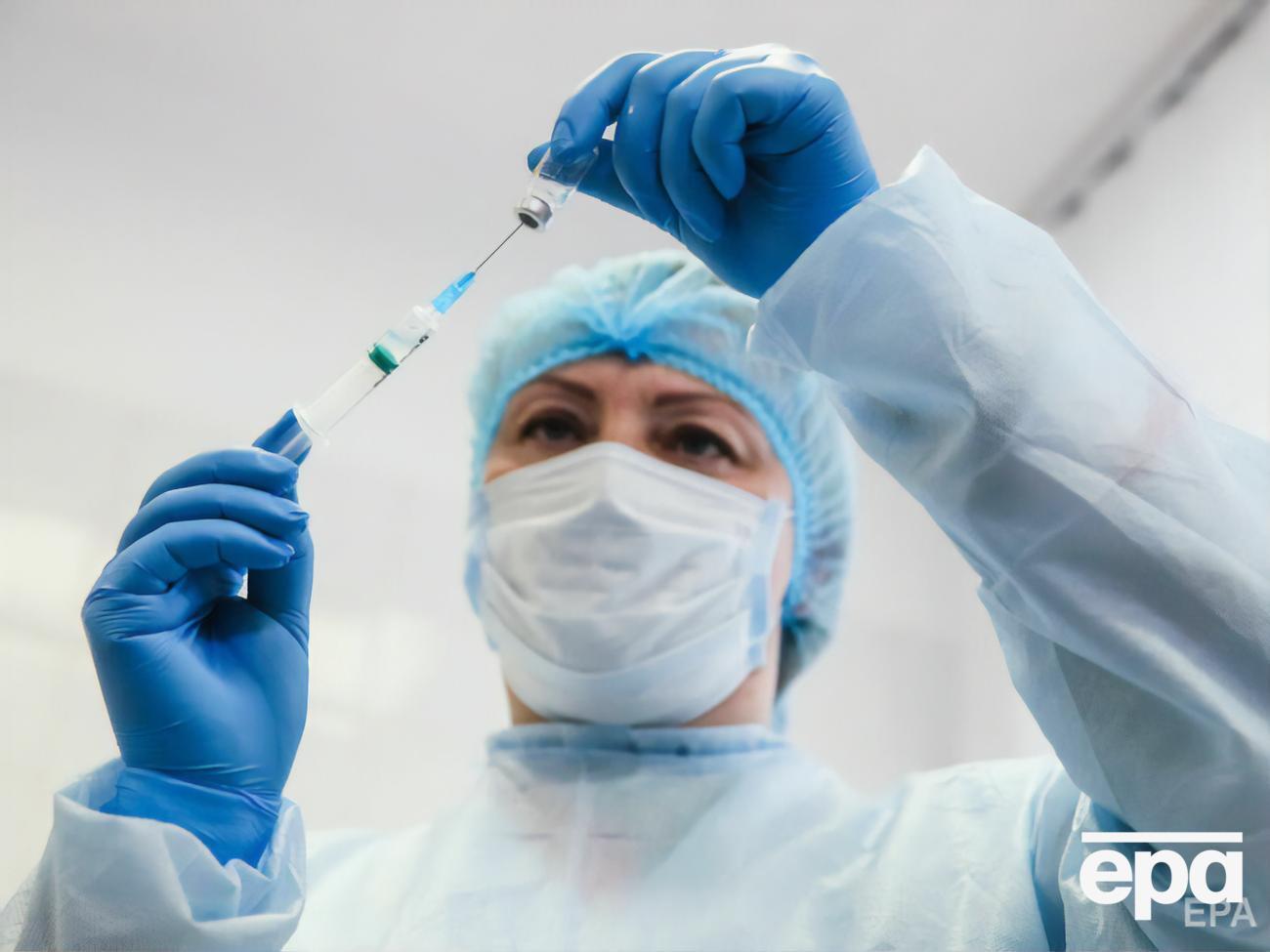 В Украине от коронавируса прививают тремя видами вакцин