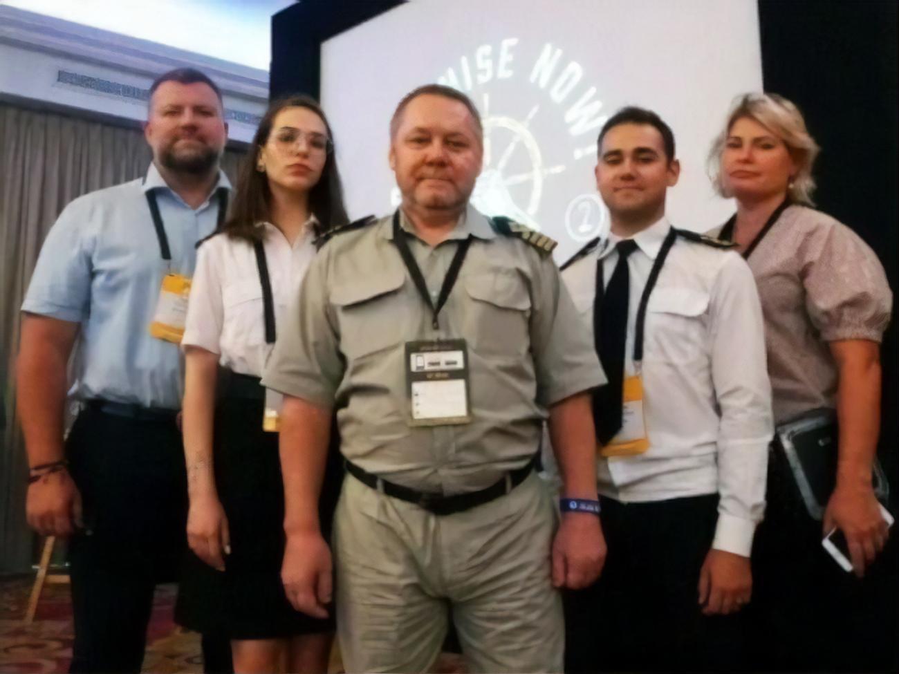 Гаврилова (в центре) удерживали на Шри-Ланке с конца 2015 года