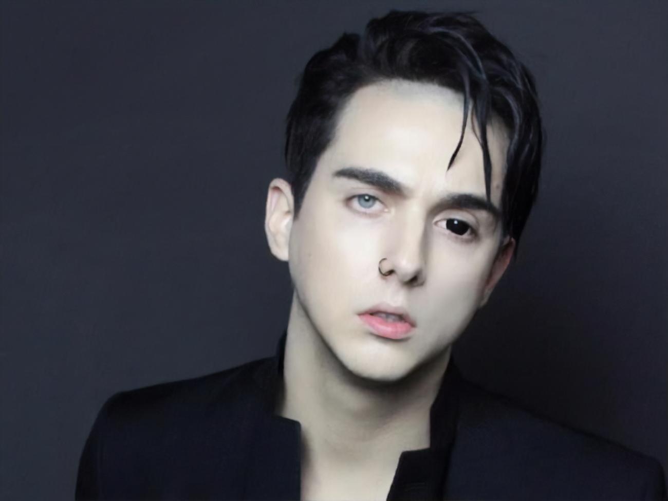 Нове татуювання у Melovin розташоване на лівій скроні