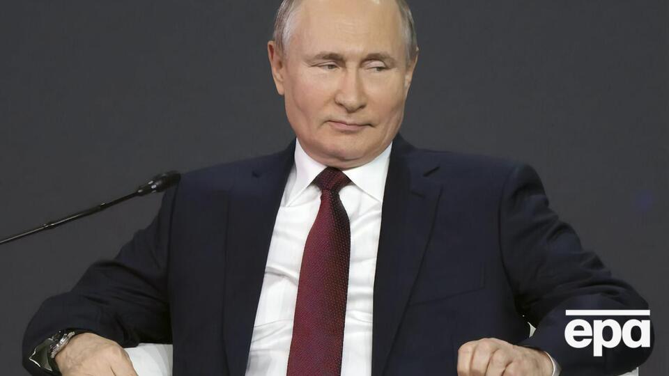 Путин отказался отвечать, может ли Россия посадить на своей территории транзитный рейс, если там будет лететь разыскиваемый в РФ человек