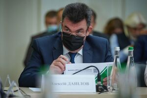 Данилов: Законопроект об олигархах – первая ласточка в сети законов, которые должны положить конец олигархической экономической системе
