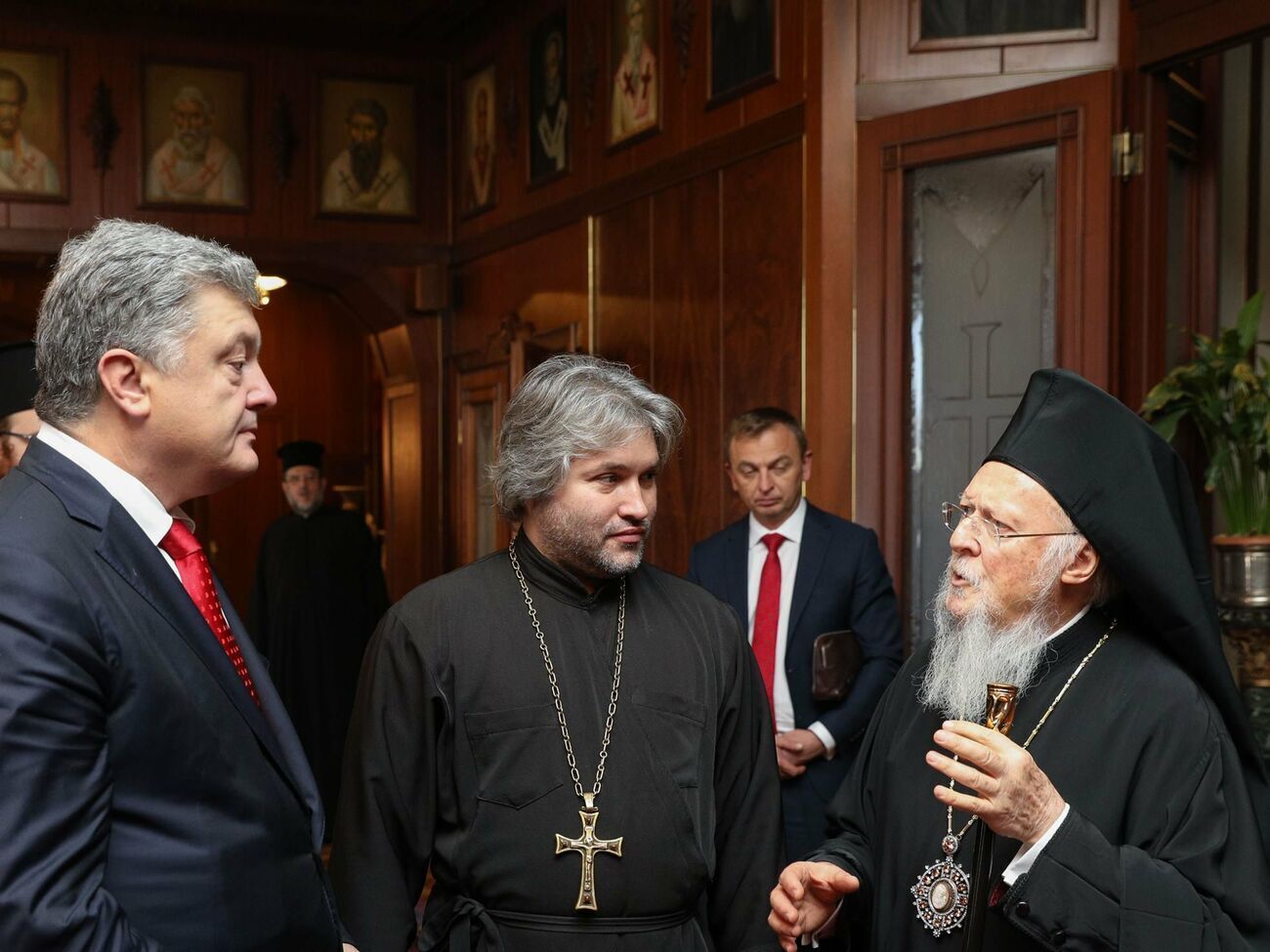 Дедюхін (у центрі) є депутатом Полтавської міськради від "Європейської солідарності"