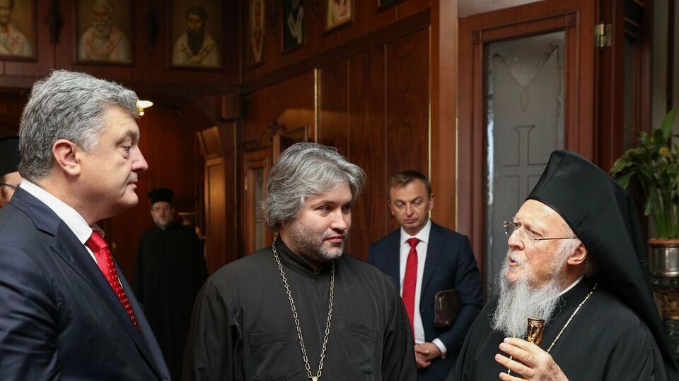 Дедюхін (у центрі) є депутатом Полтавської міськради від "Європейської солідарності"