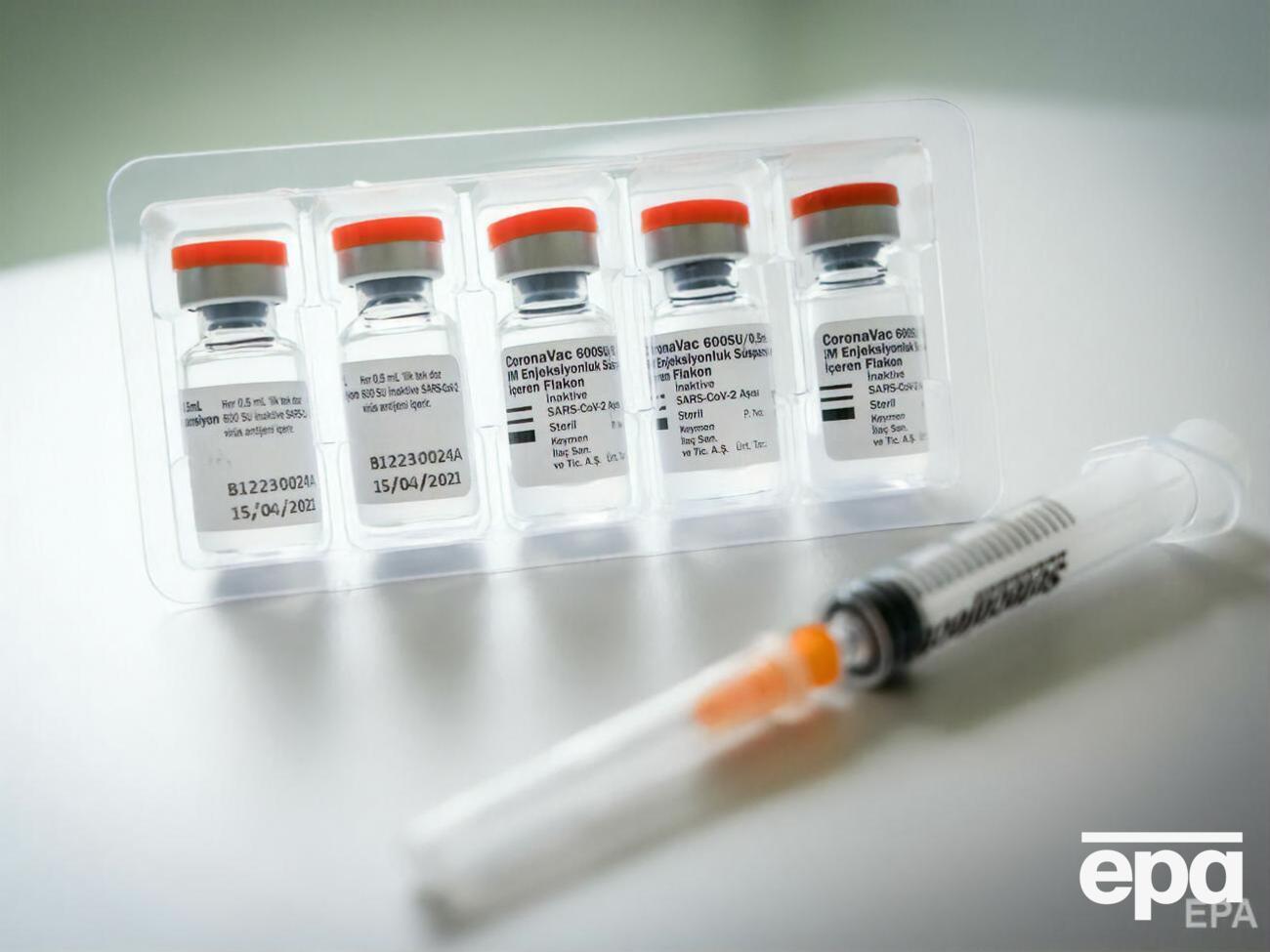 Киевлян прививают препаратом CoronaVac