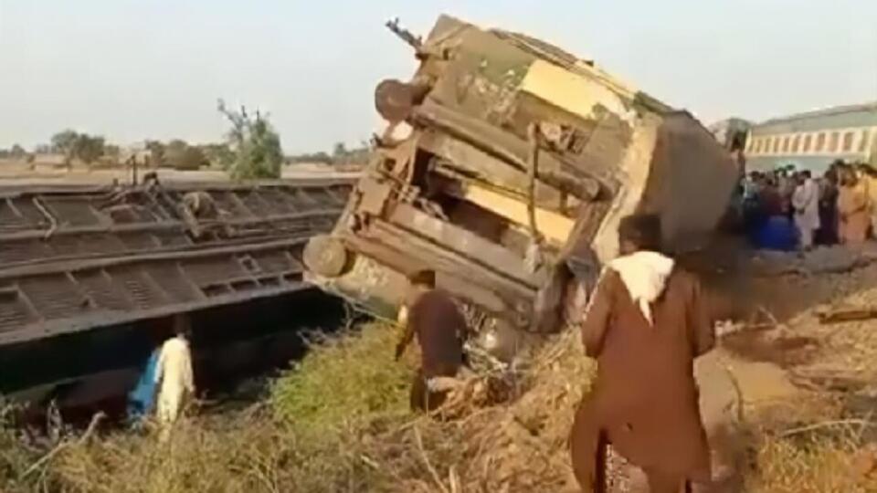 Столкнулись поезда, ехавшие в разных направлениях