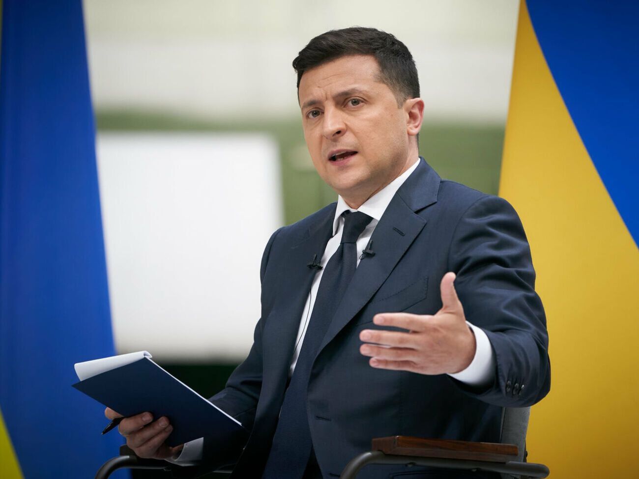 За даними Axios, розглядали ймовірність зустрічі Зеленського з Байденом до зустрічі американського лідера з Путіним
