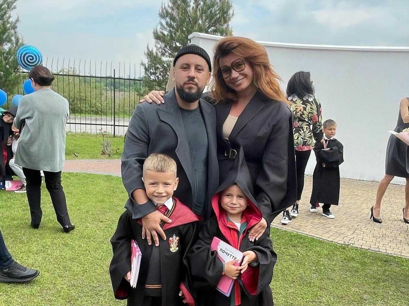 Monatik разом із дружиною Іриною виховує двох синів&nbsp;&ndash; Данила і Платона