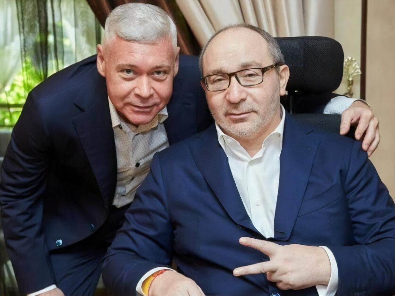 Кернесу (праворуч) нададуть звання почесного харків'янина і повісять меморіальну дошку на міськраді, повідомив Терехов (ліворуч)