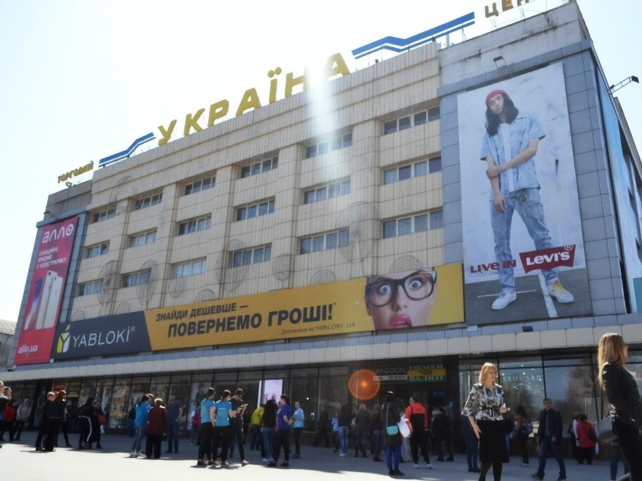 Из торгового центра эвакуировали 400 человек