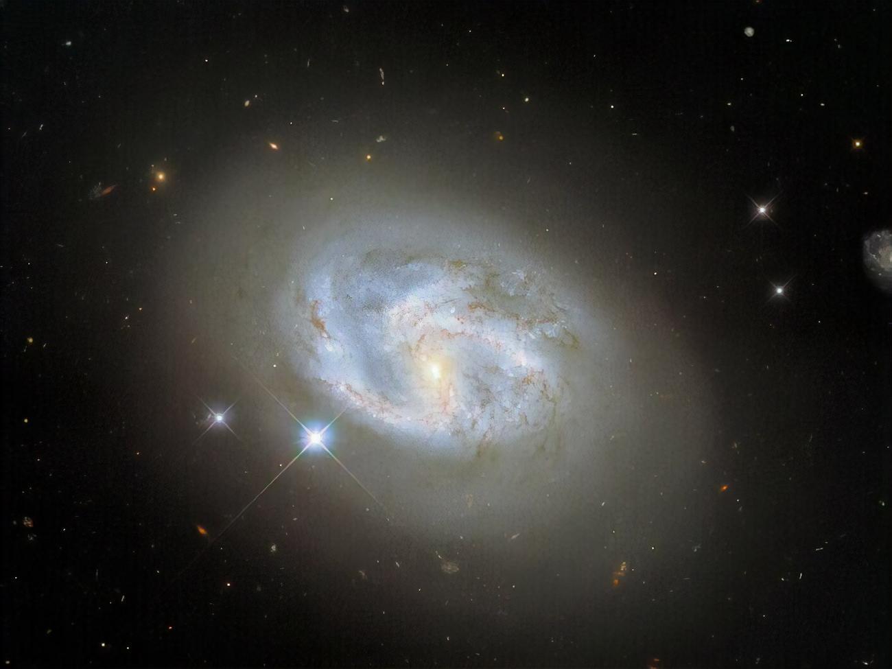На знімку зображено галактику NGC 4680